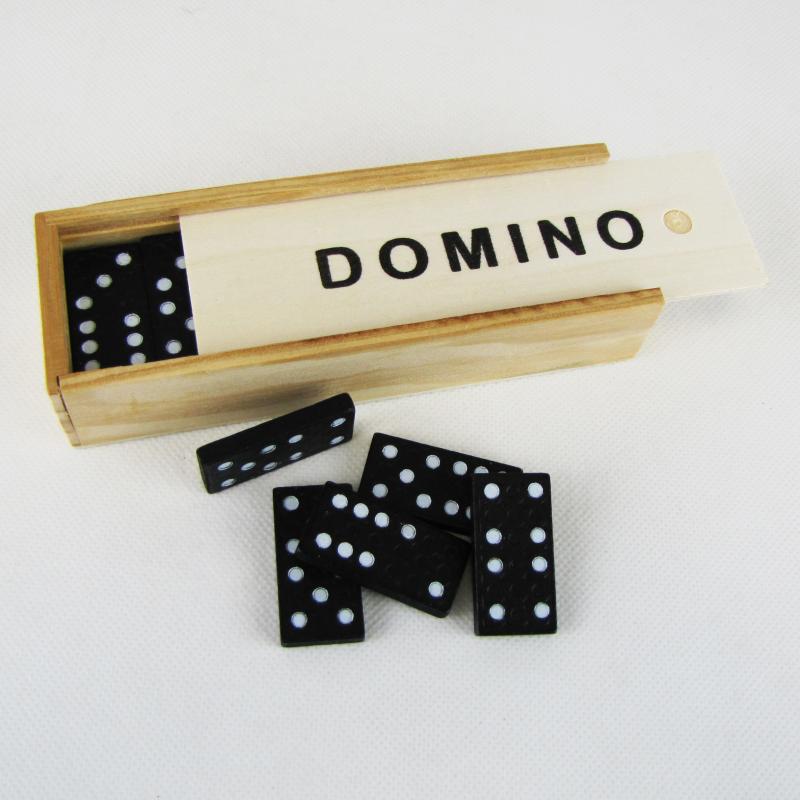 Domino plastikowe w drewnianym pudełku